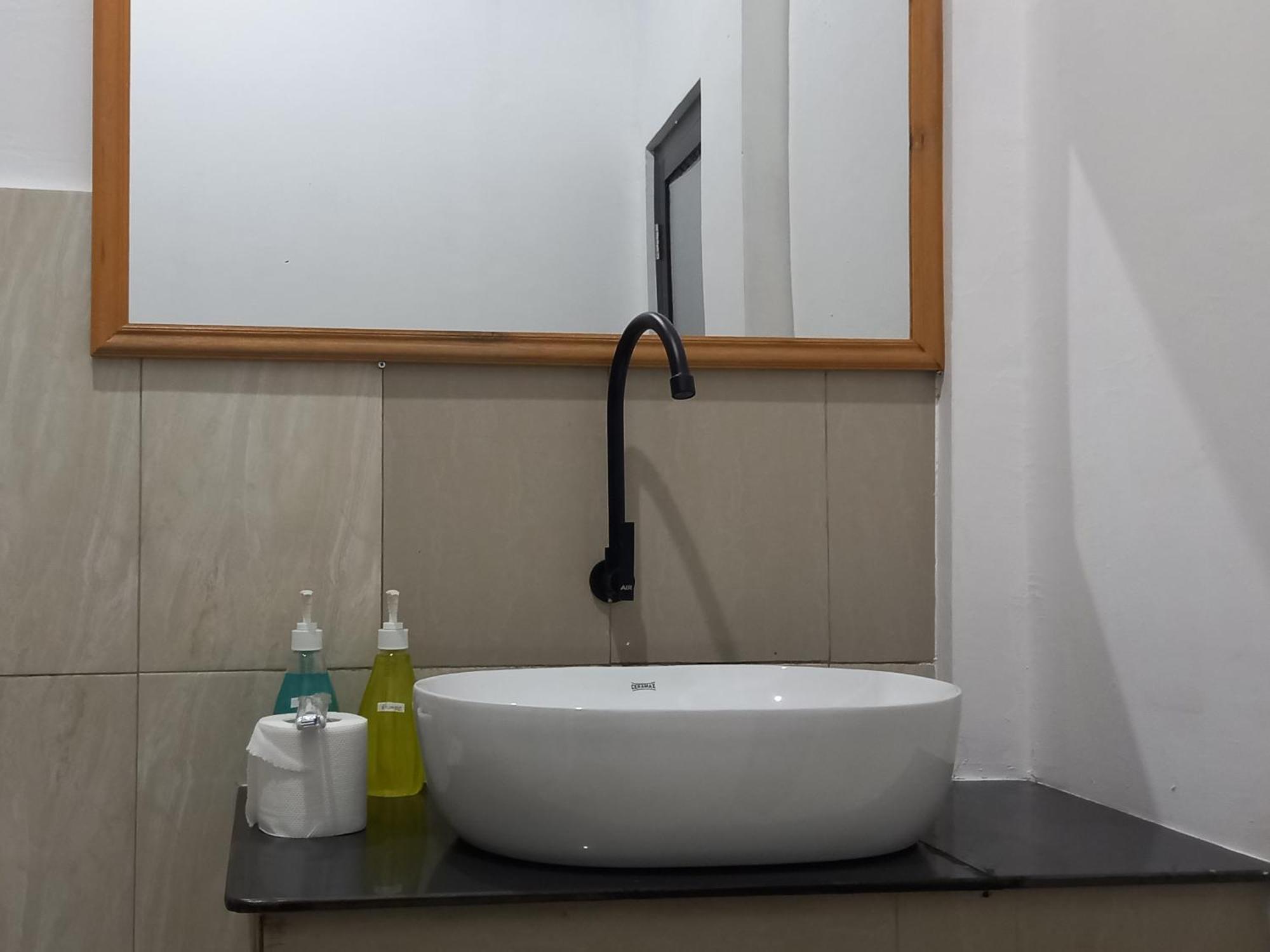 Inang Amang Homestay Labuan Bajo Pokoj fotografie